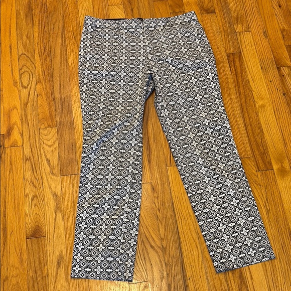 Banana Republic Pants - Banana Republic Reegan Women’s pants , Black /White Patterned , Mid Rise , sz 8